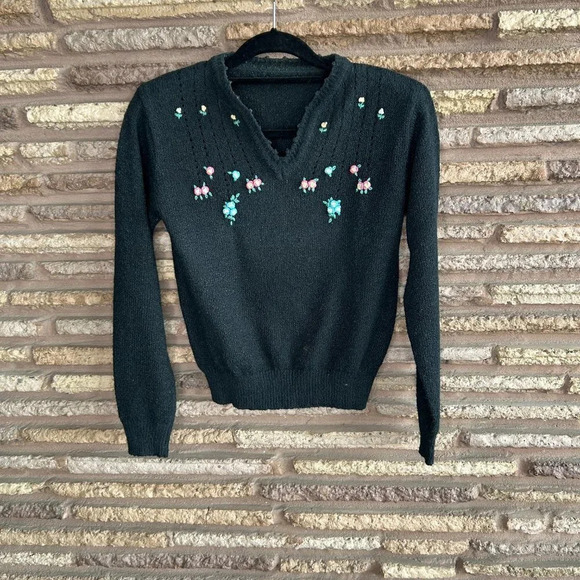 Vintage Black Applied Embroidered Flowers Pullover Sweater - Picture 6 of 6